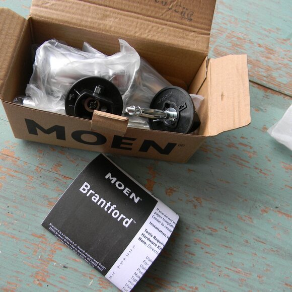 NEW MOEN BRANTFORD PAPER HOLDER YB2208CH CHROME TOILET PAPER - Picture 2 of 3